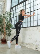 THRUD - FORM - FITTING FLEX LEGGING - BLACK AND WHITE - VECTOR SPORTSWEAR